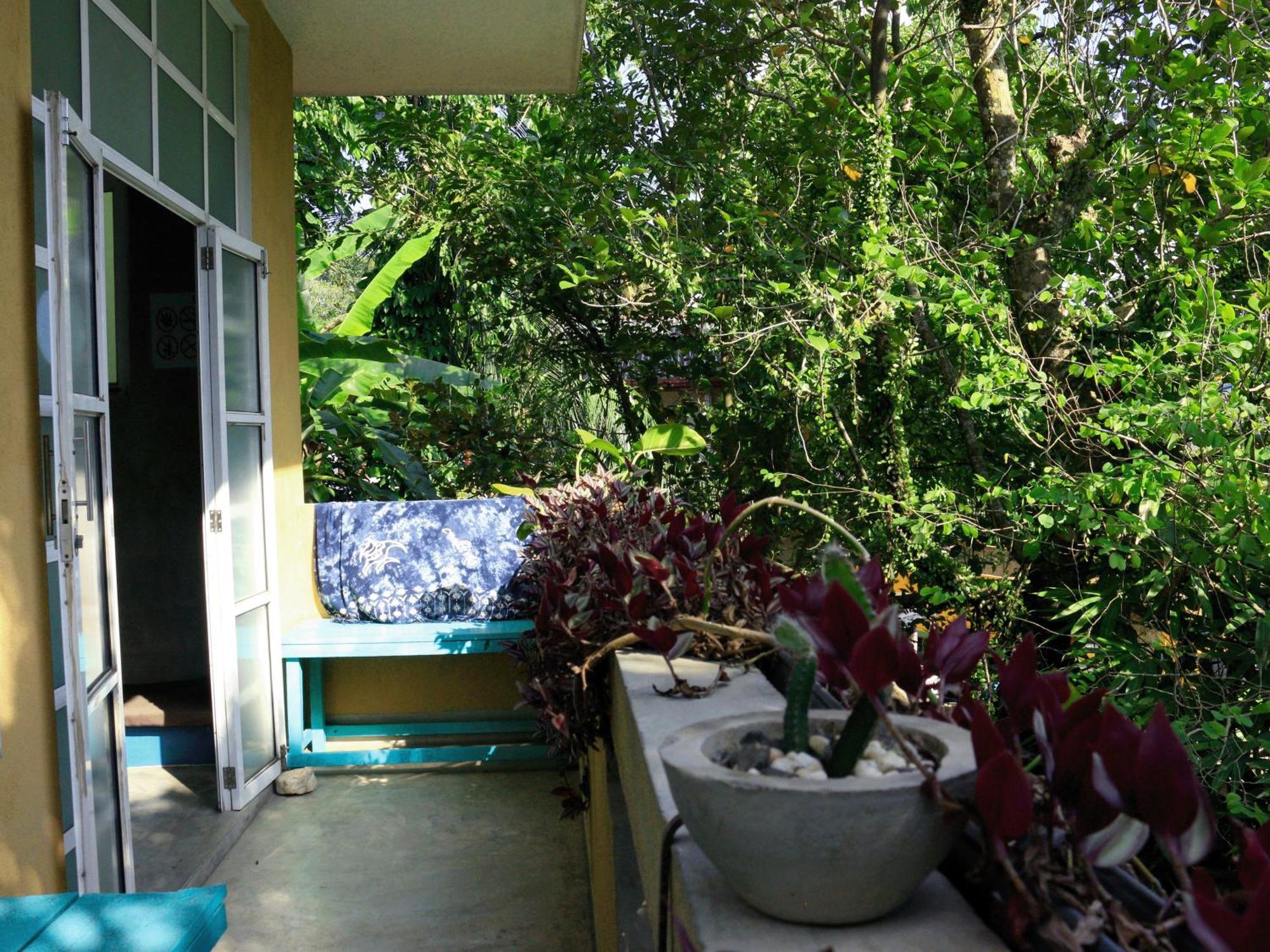 Cycling Backpacker Hostel & Cafe Unawatuna Εξωτερικό φωτογραφία